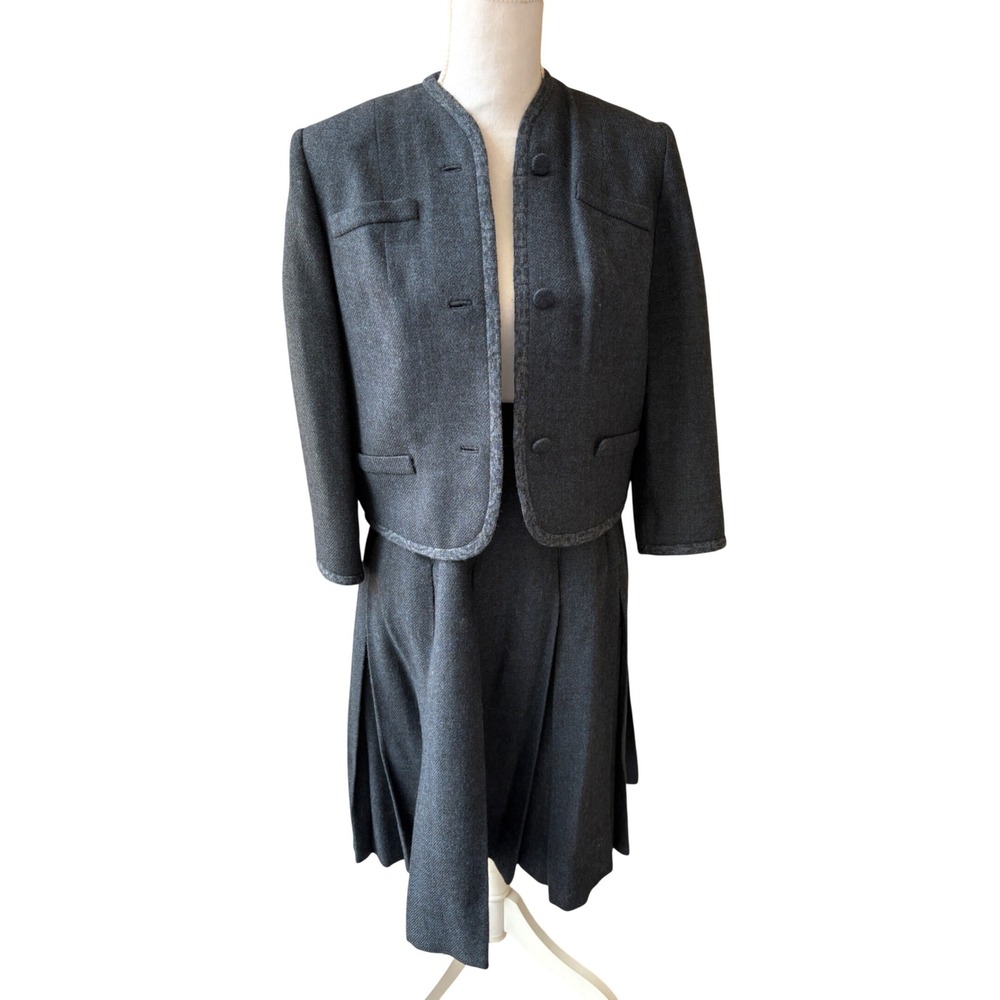 Vintage 1950s Walda Scott Wool Skirt Suit XS Gray Pleated 50s
